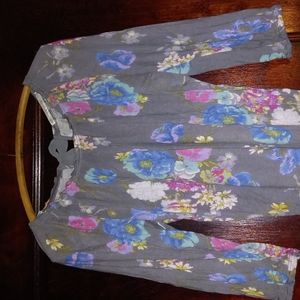 Lauren Conrad: grey floral blouse with tie in back 🌺